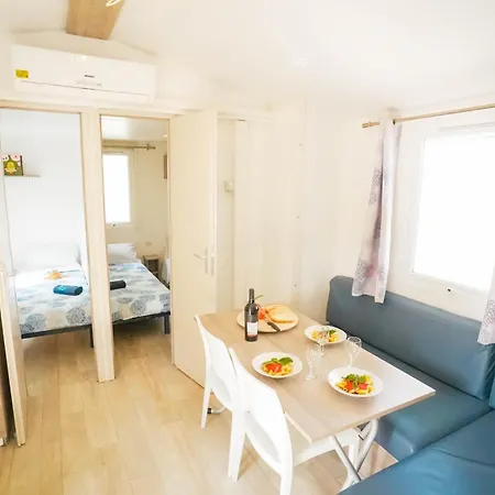 キャンプ場 Happy Camp Mobile Homes In Laguna Village カオルレ