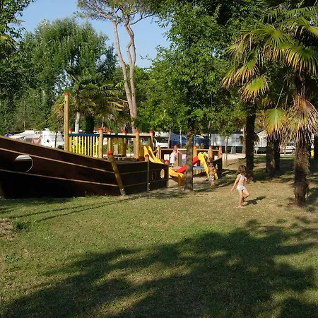 Kamp alanı Happy Camp Mobile Homes In Laguna Village